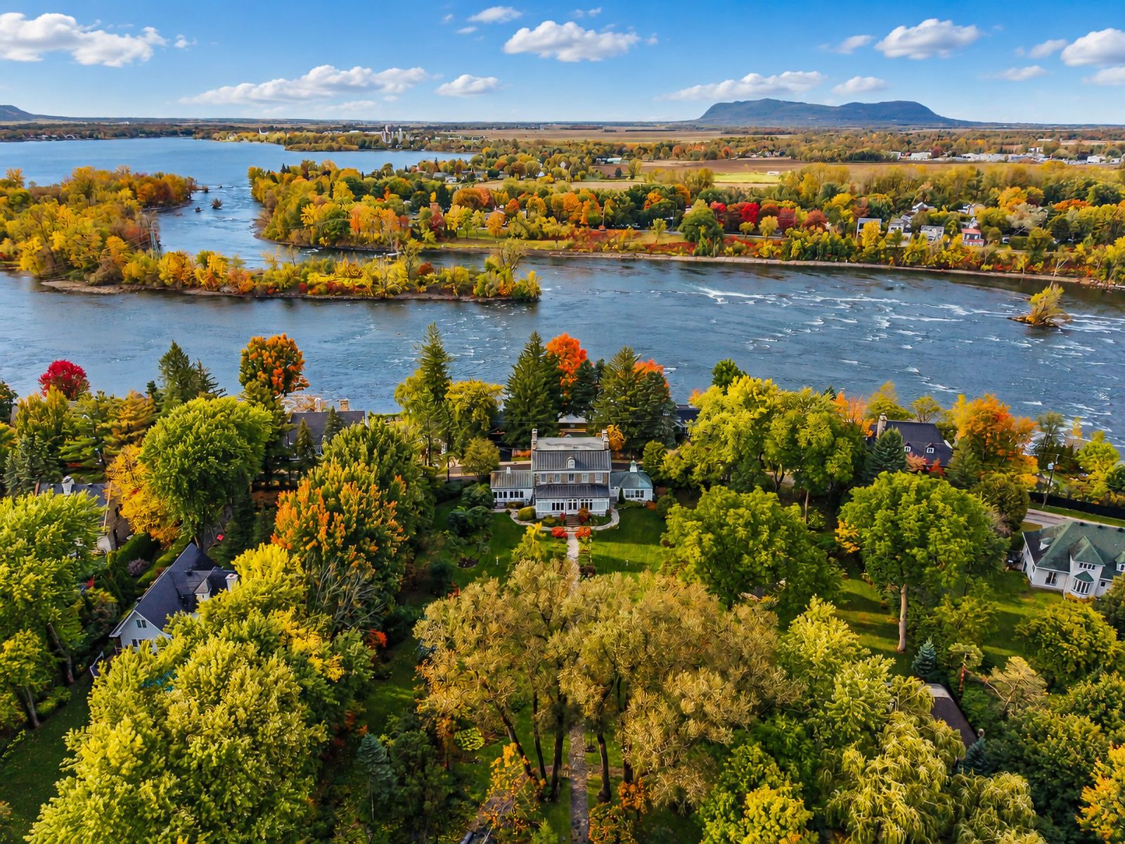 Vue aérienne de la rivière Richelieu à Chambly